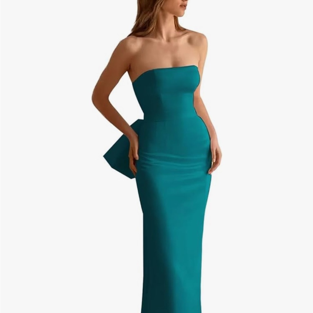 Green gown/dress with bow on back